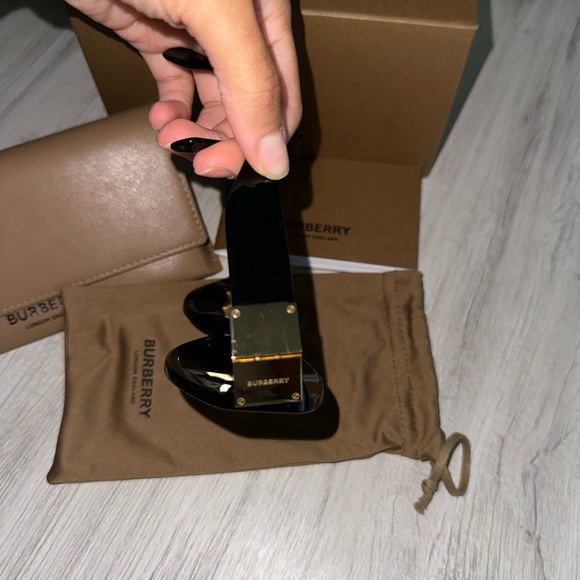 Burberry sunglasses - Picture 4 of 8